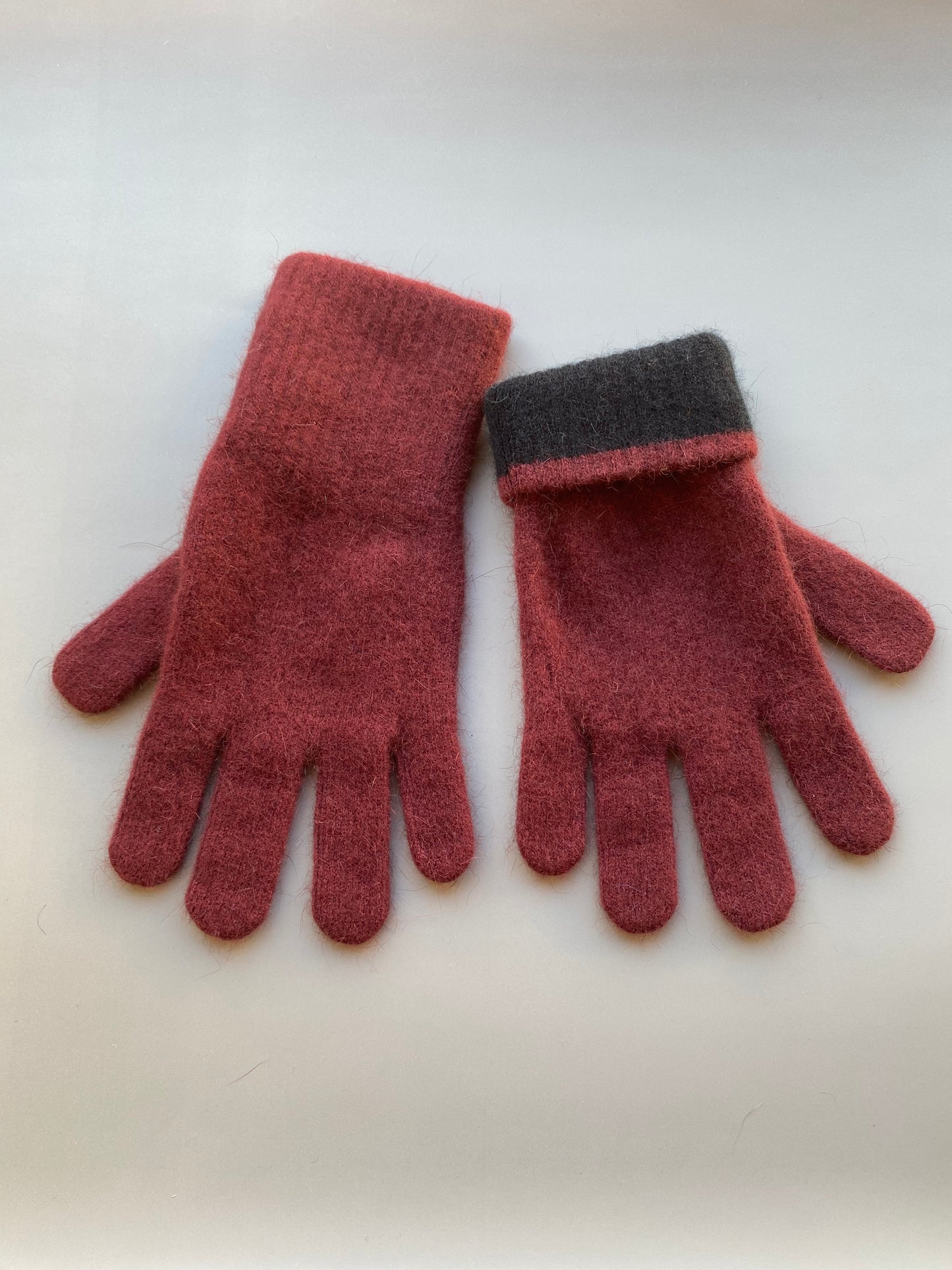 手袋：ディープブラウングローブ（オーバーン）、ポッサム＆メリノウール、ニュージーランド製