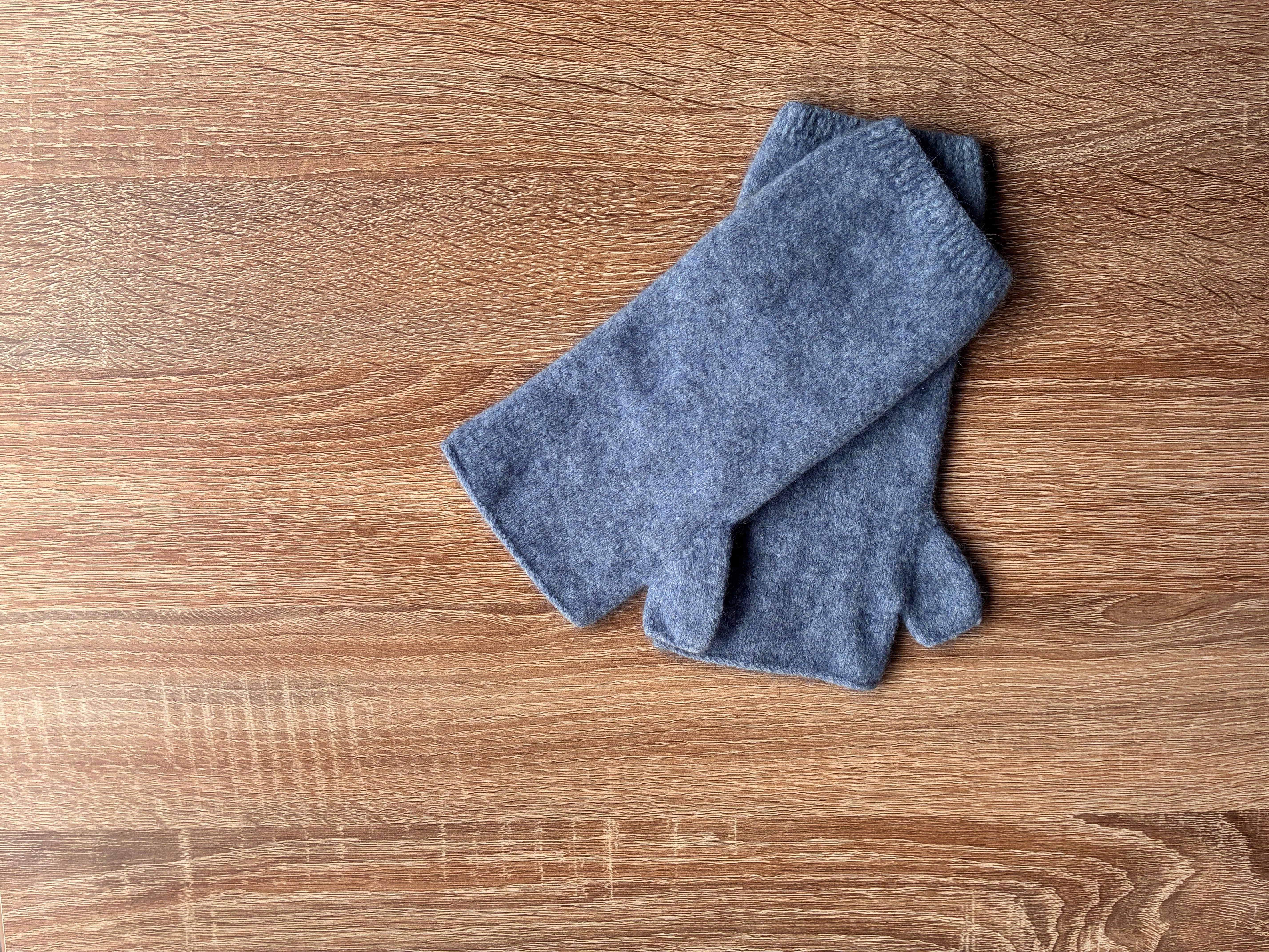 Crystal blue arm warmer / Wristwarmers merino possum wool 